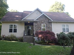 9 Hook Rd, Poughkeepsie, NY 12601