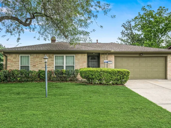 8922 Indian River Dr, Houston, TX 77088