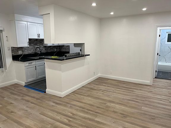 3rd image of 1613 Barry Ave APT 3