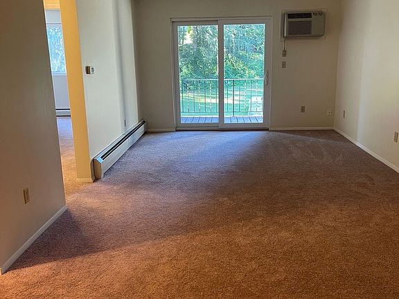 4th image of 52 Maple Ave APT 13