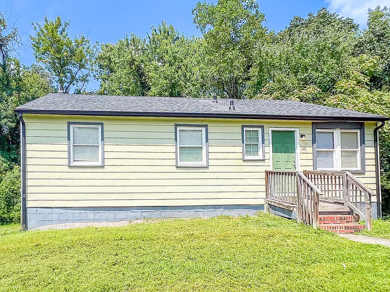 1811 Owens Ct — Photo 1