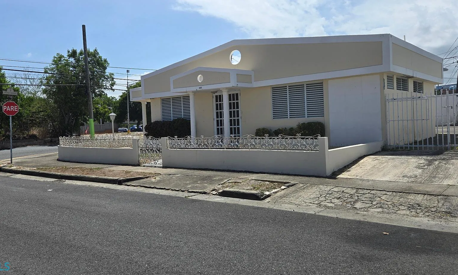 5 bed, 3.0 bath, 1400 sqft, $3,200 — Photo 1