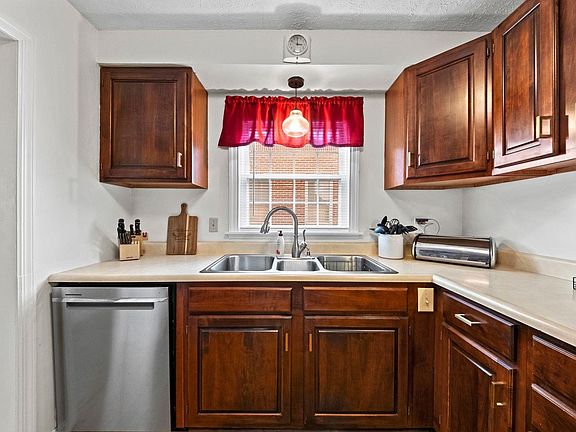 5th image of 3918 Gartin Ave
