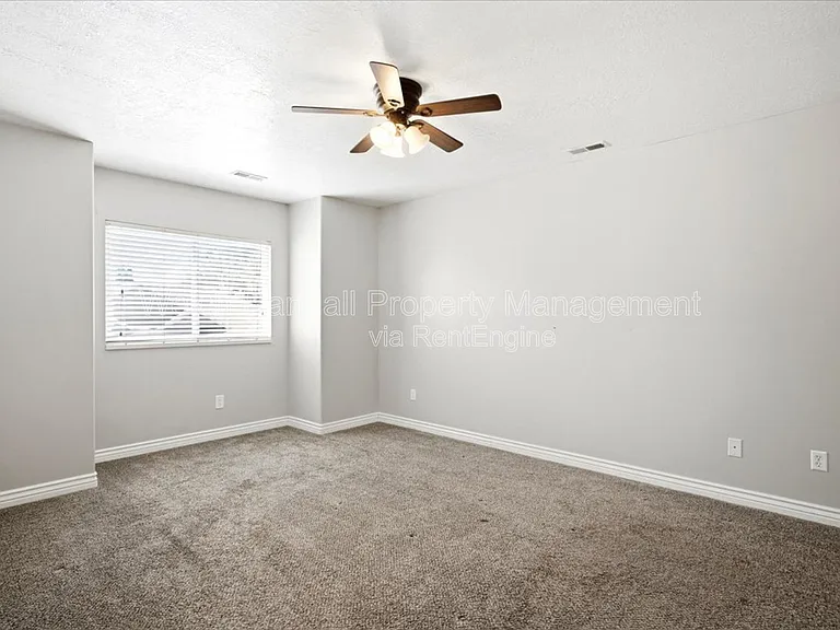 672 E Clearwater Dr N — Photo 17