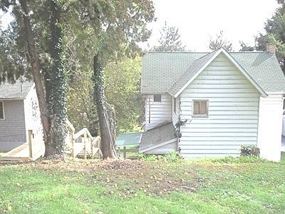 2nd image of 633 Wood St