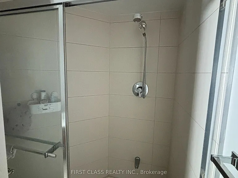 1080 Bay St #1110 — Photo 9