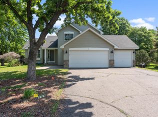 1507 Windsor Dr S, Shakopee, MN 55379