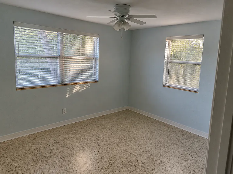 1145 Cordova Ave — Photo 10