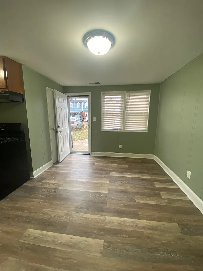 Dundalk - 3 bedrooms and 1 baths Available! — Photo 2