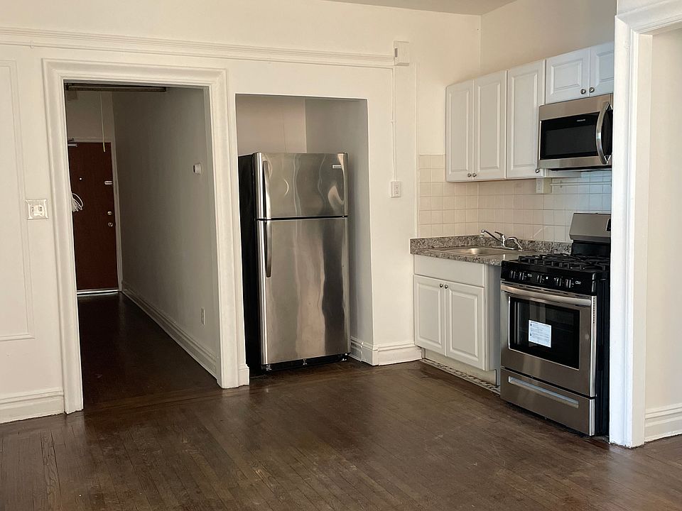 Eat-In Kitchen