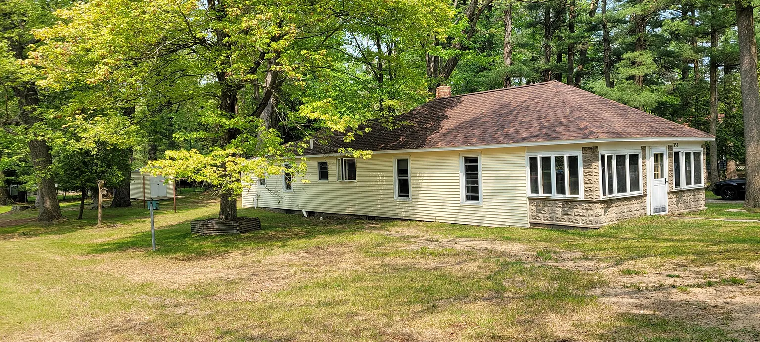336 Sands St photo 1