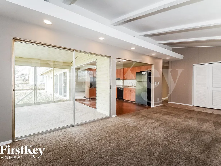 2405 Brook Dr — Photo 6