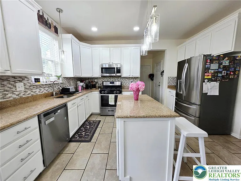 1052 Kingston Ln — Photo 21