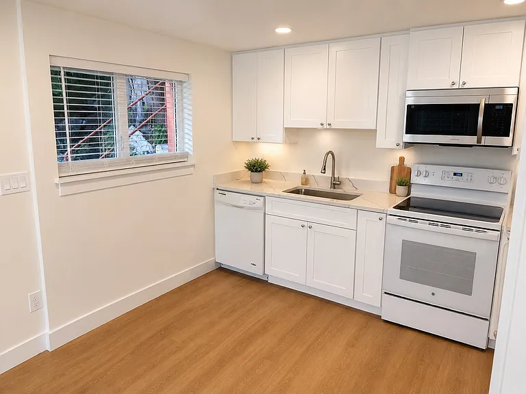 8711 S 114th St #6A — Photo 2