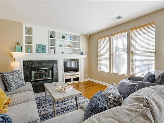 4th image of 820 Promenade Ct