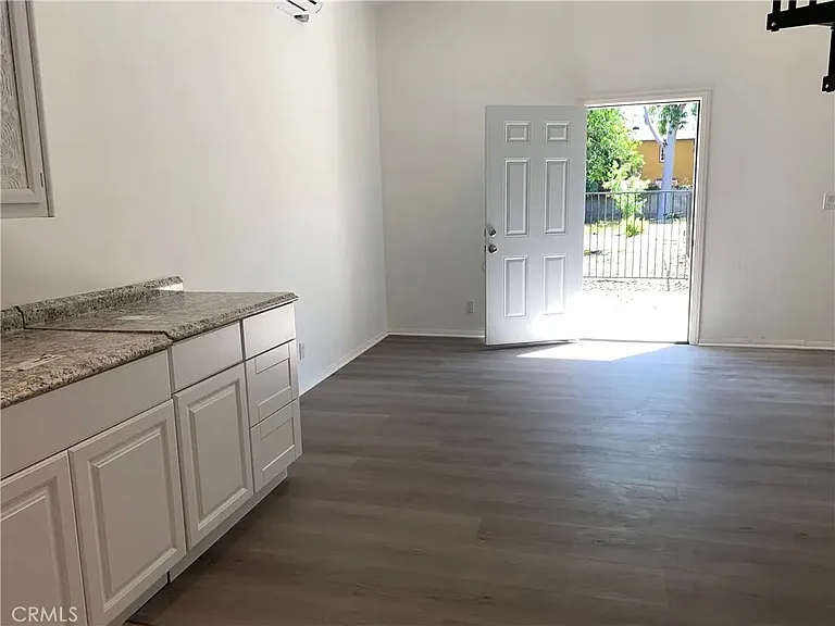 5820 Calvin Ave — Photo 4