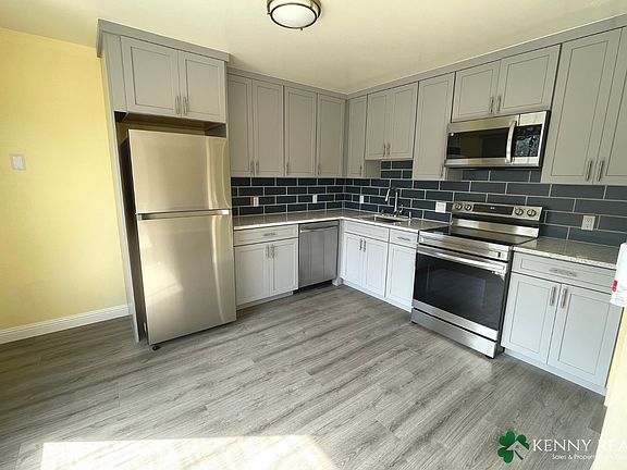 3rd image of 3636 Mission St