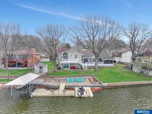 511 Hazelwood Dr, Lincoln, NE 68510