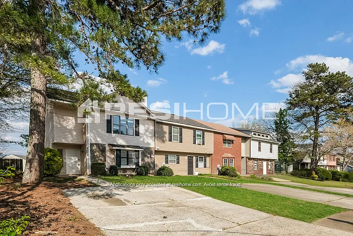 Building Photo - 8226 Canyon Forge Dr