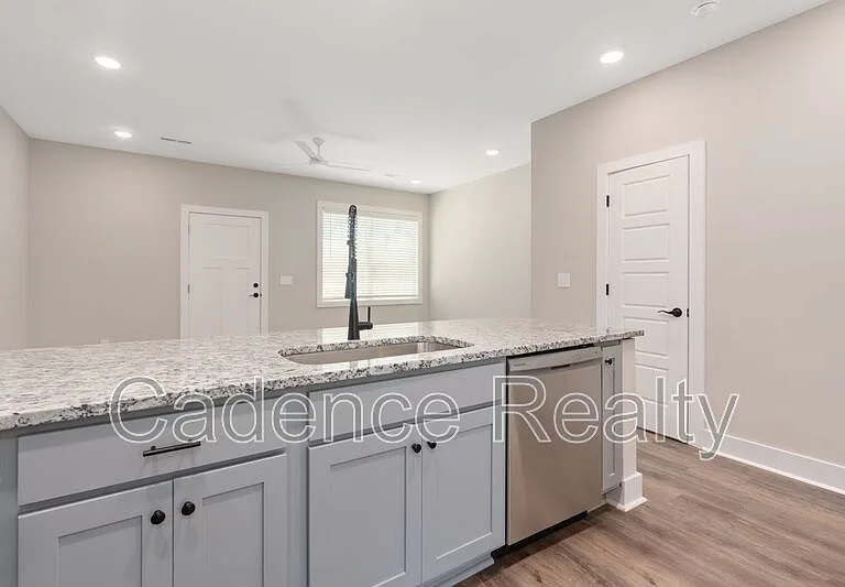 1709 Perimeter Loop — Photo 5