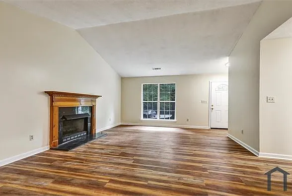 4 bed, $2,100 — Photo 4