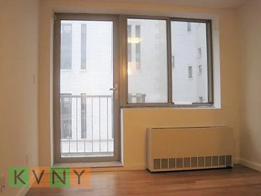Rented by KVNY Soho | media 52