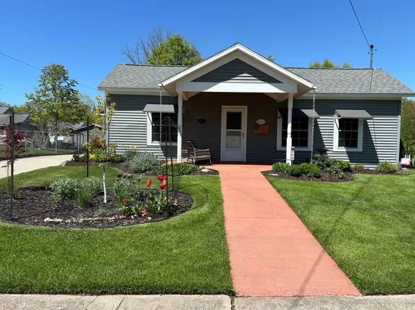 360 3rd St, Pentwater, MI 49449