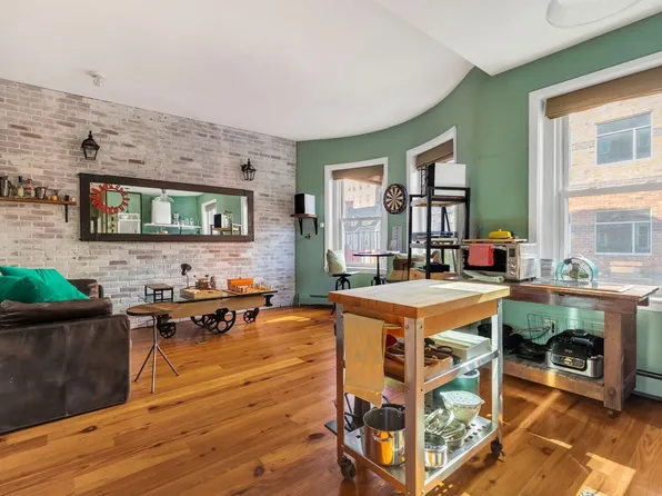 863 Massachusetts Ave APT 32, Cambridge, MA 02139