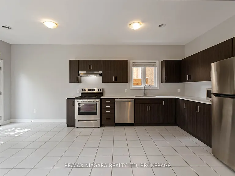 81 Grove St — Photo 13
