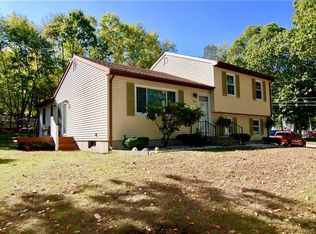 23 Hickory Ln, Westerly, RI 02891