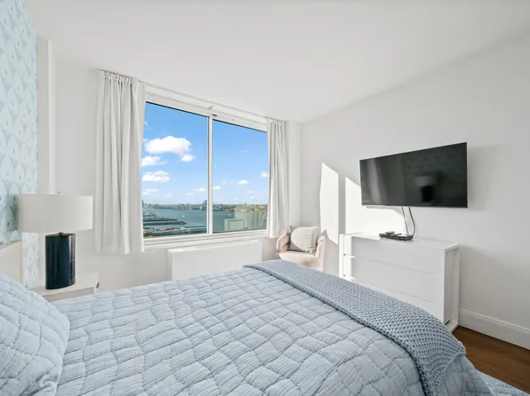 200 Riverside Boulevard image 13 of 29