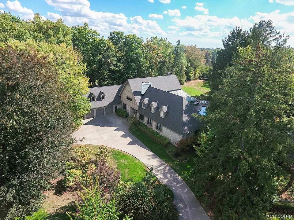 1st image of 320 Cranbrook Ct