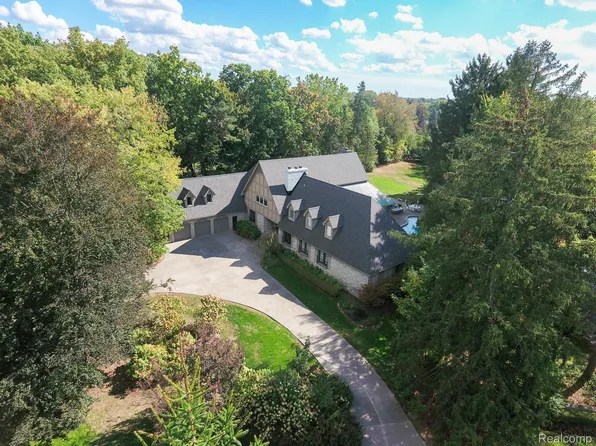 320 Cranbrook Ct, Bloomfield Hills, MI 48304