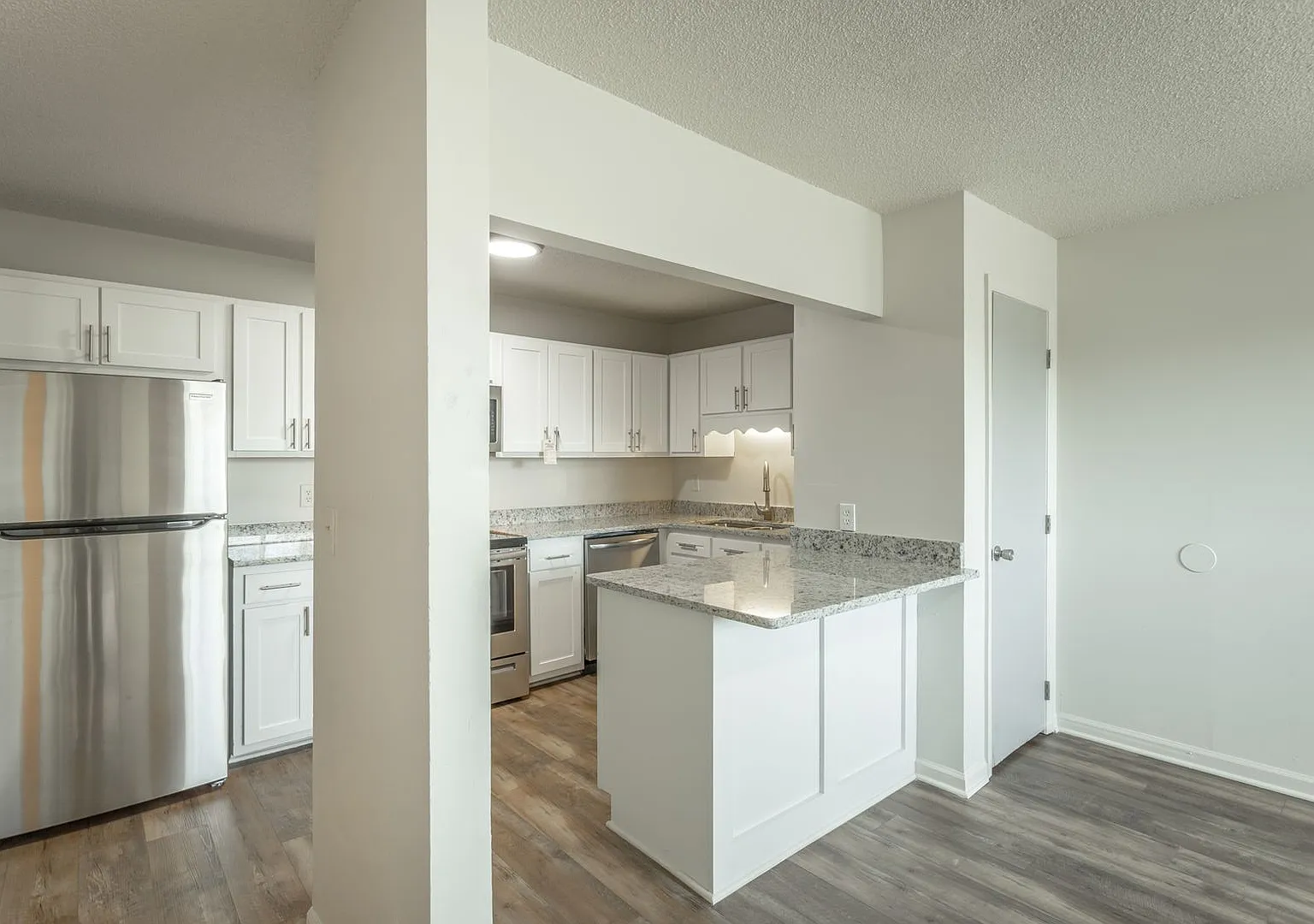 Kate's View Apartments | Updated North Chattanooga Apartments with Scenic Views — Photo 1