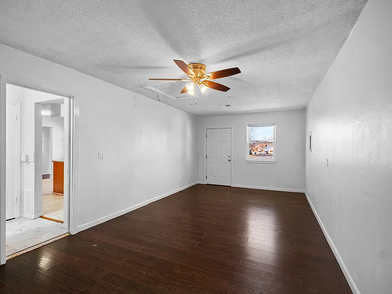 2306 Douglas St — Photo 9