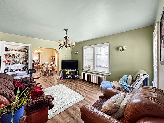3rd image of 1141 Victoria Ave