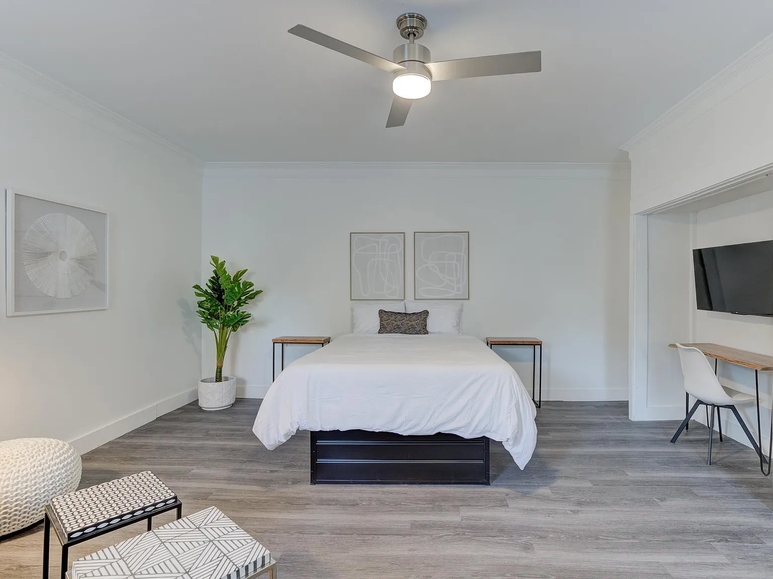 Studio, 876 sqft, $980 — Photo 2