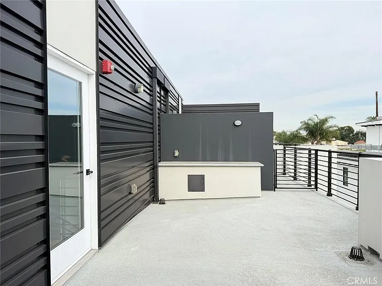 1729 S Barrington Ave #3 — Photo 18