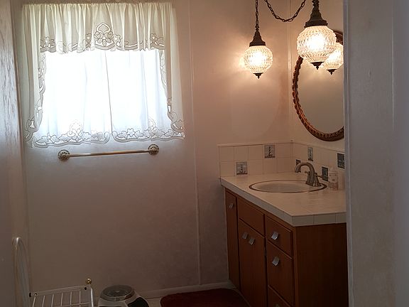 4th image of 606 W Broadway Ave