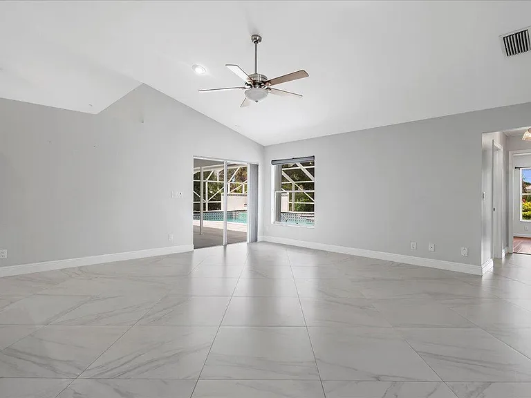 15575 Woodmar Ct — Photo 12