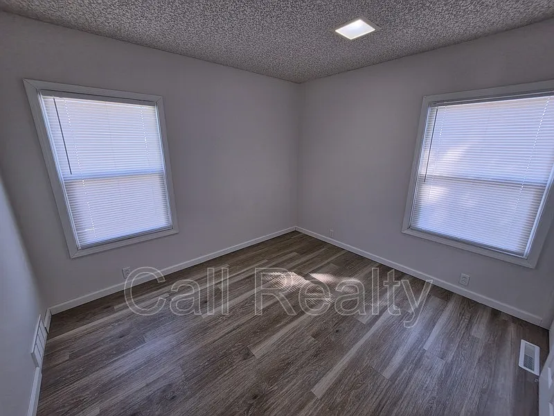 3 bed, 1.5 bath, 1600 sqft, $1,600 — Photo 4
