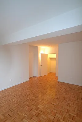 Rented by Olnick Organization | media 23