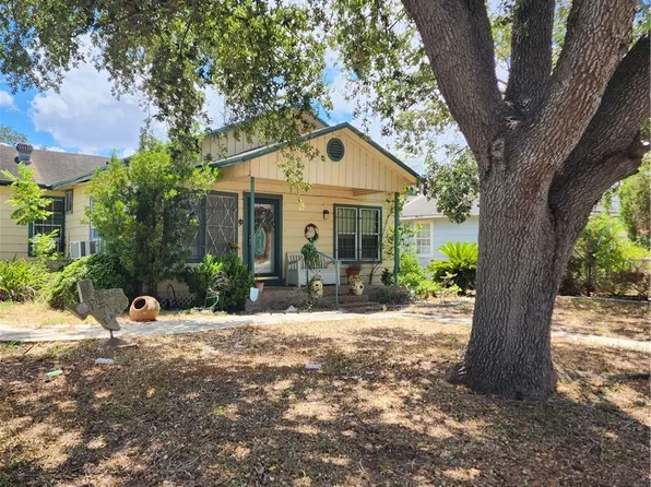 718 E Ave E, Robstown, TX 78380
