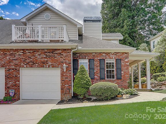 2nd image of 603 Carriage Commons Dr
