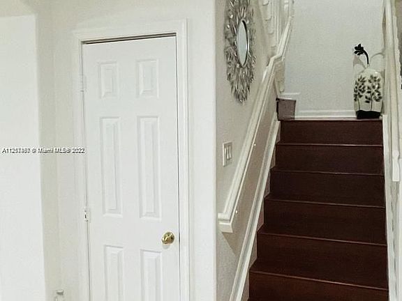 3rd image of 2513 SE 14th Ave #383