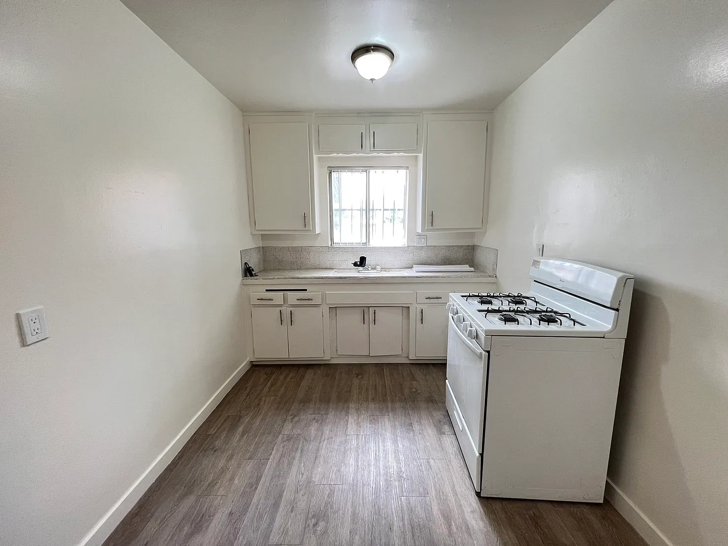 2 bed, 950 sqft, $1,795 — Photo 3