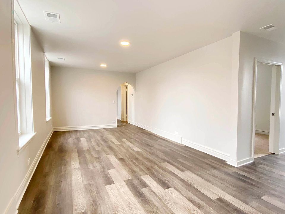 Huge Sunny Living Space from the rear exit