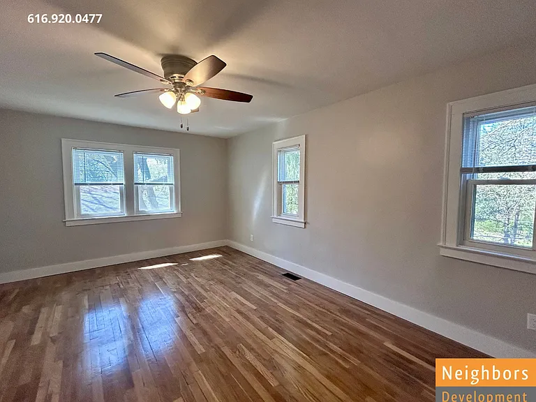 2390 Crestview Dr SW — Photo 23