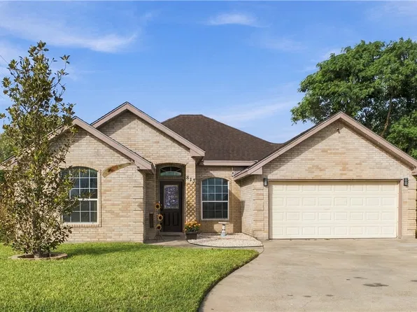 813 N Cameron St, Alice, TX 78332