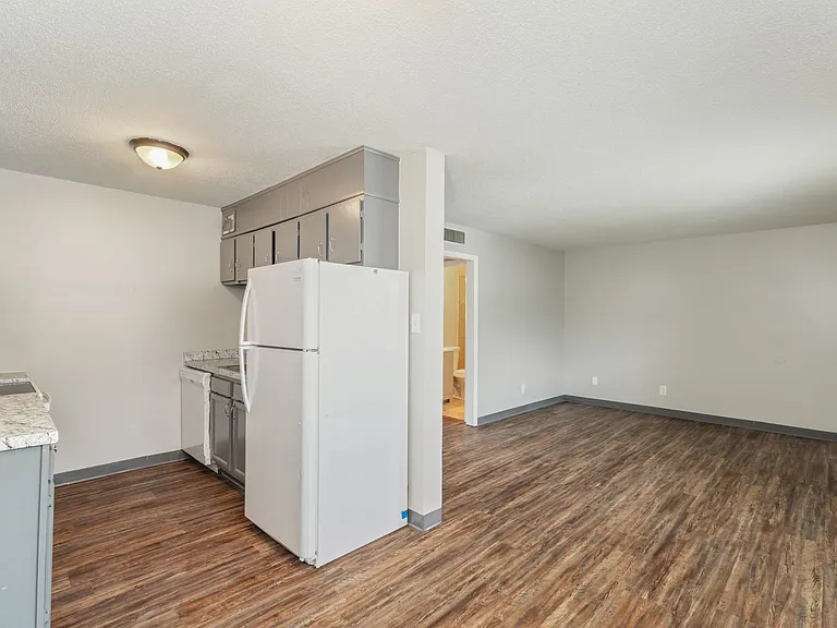 2716 Holbrook Dr #5 — Photo 8